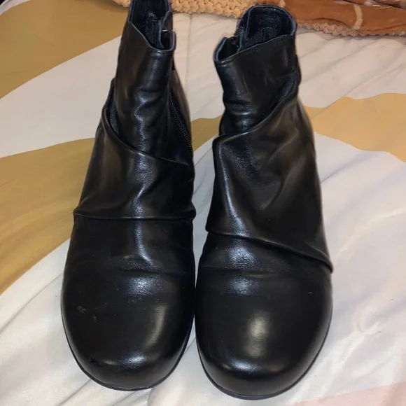 Walking top cradles booties